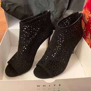 Like new White House Black Market high heels, size : 9.5… dust bag included